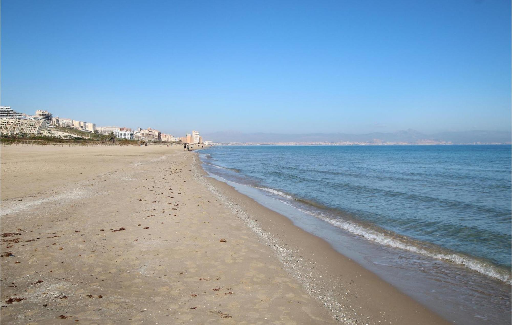 Beach Front Apartment In Los Arenales Del Sol Eksteriør billede