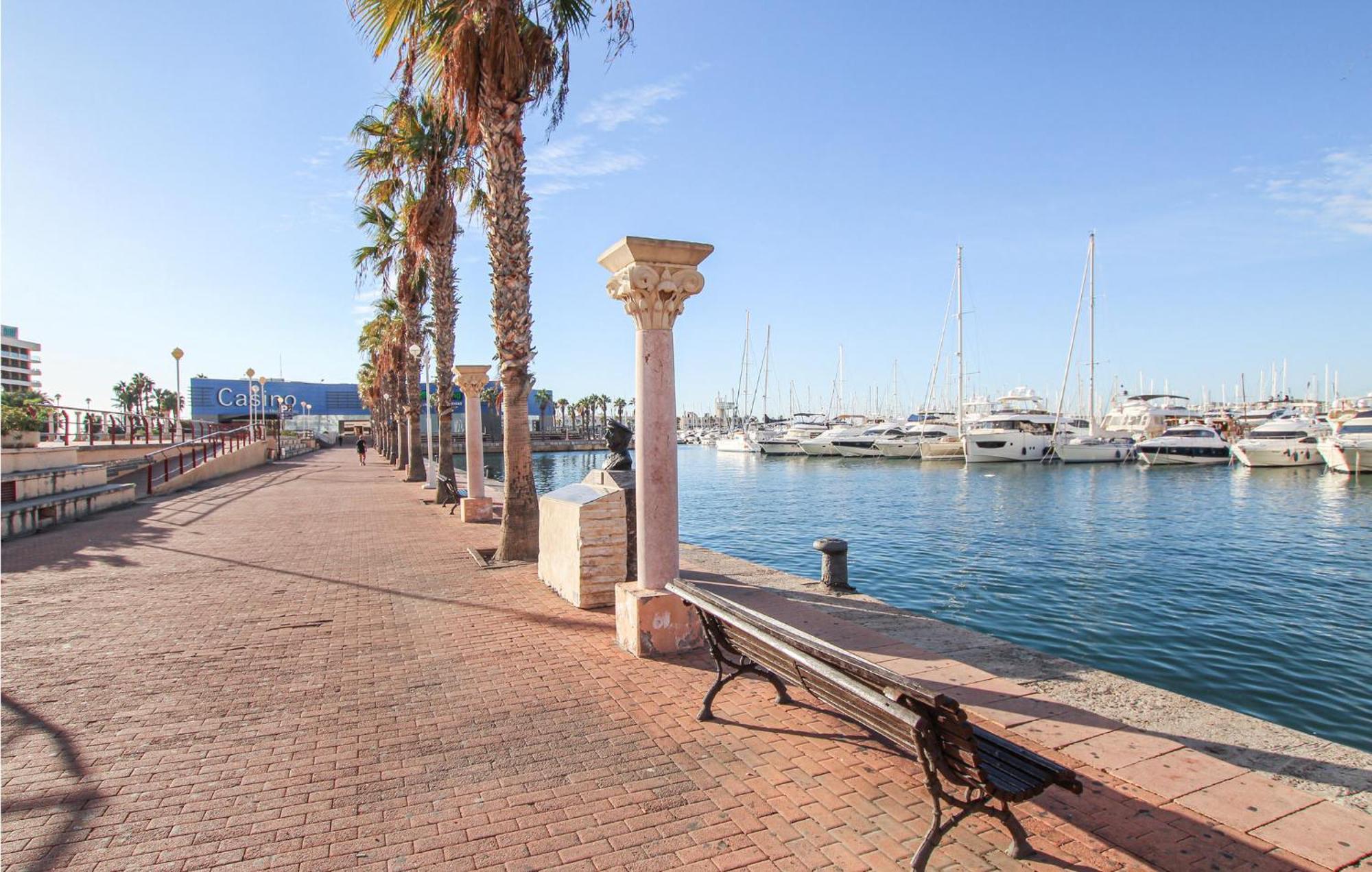 Beach Front Apartment In Los Arenales Del Sol Eksteriør billede